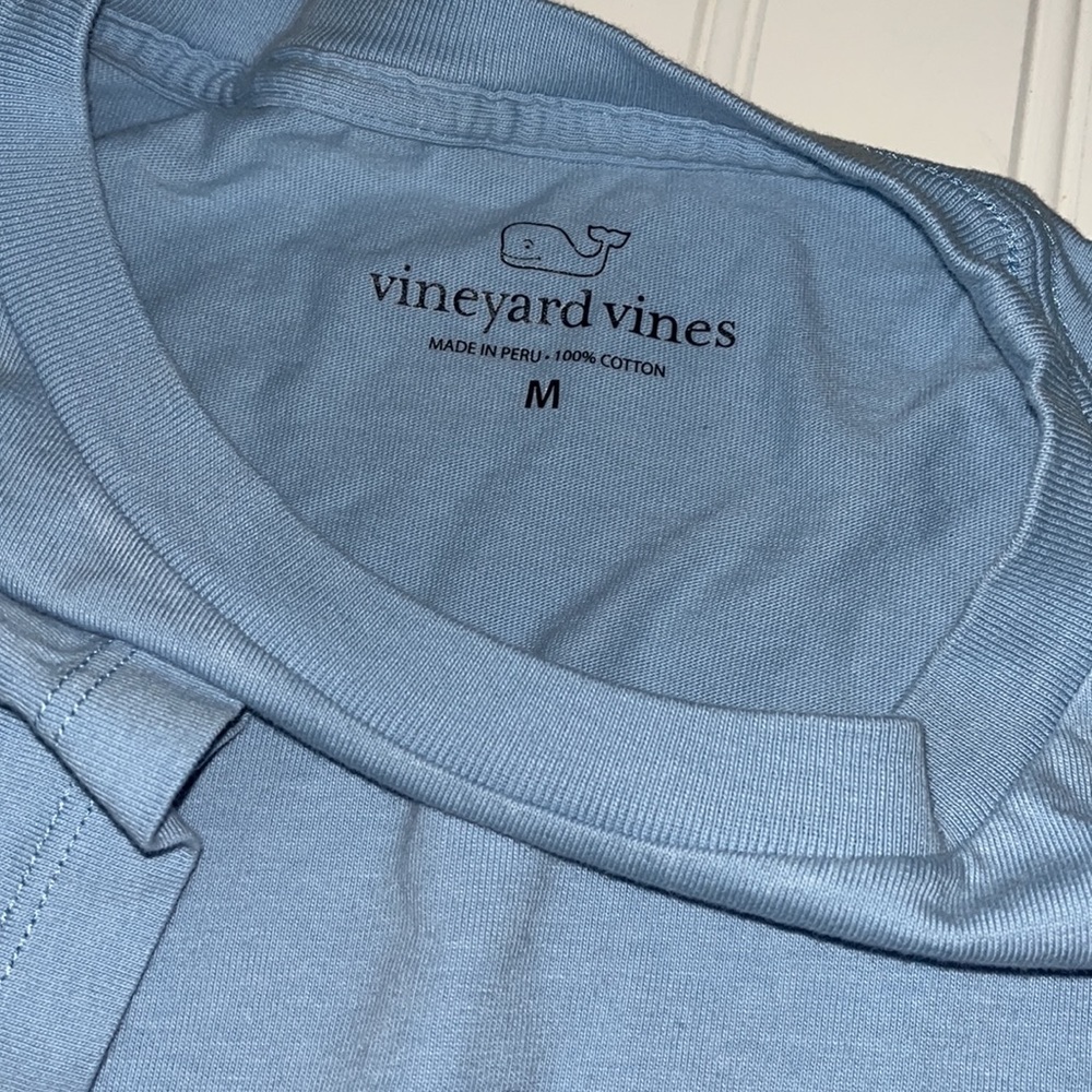 3/20🌟Vineyard vines, light blue whale T-shirt, size medium - Picture 3 of 5
